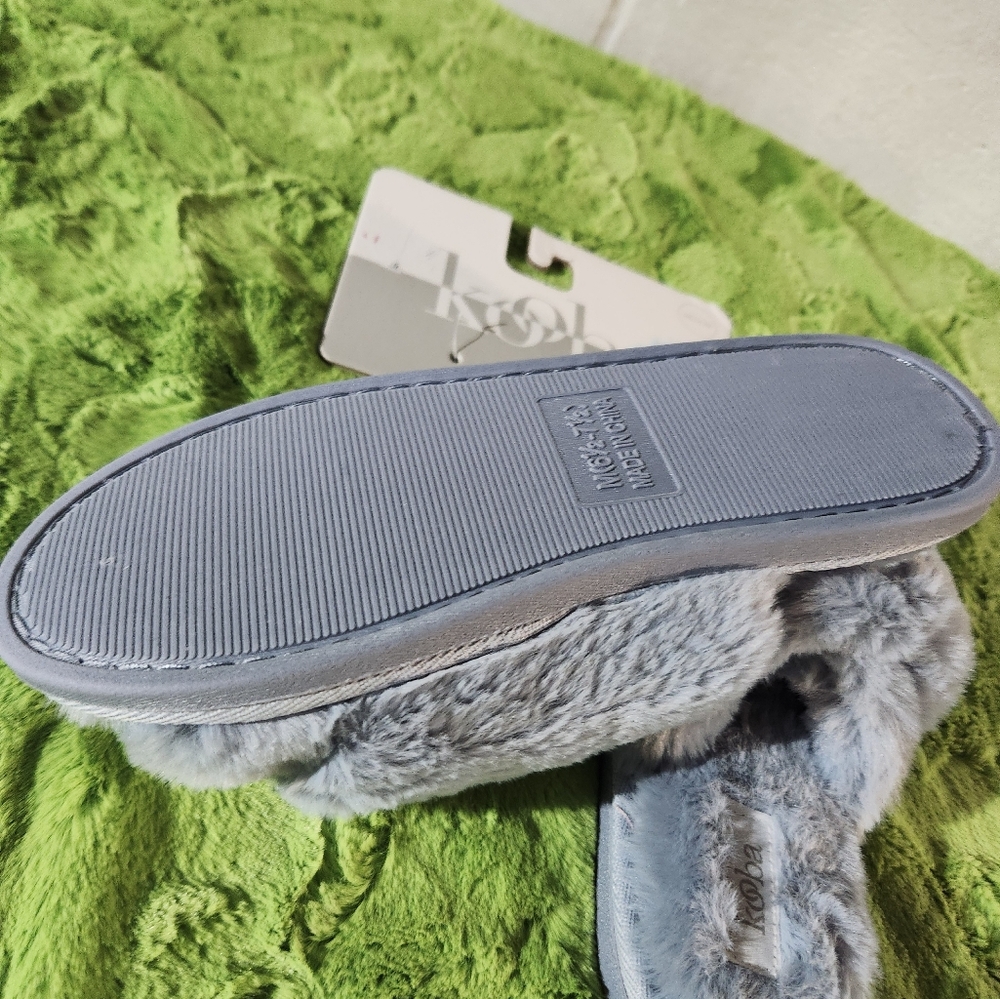 Slippers - Picture 3 of 3
